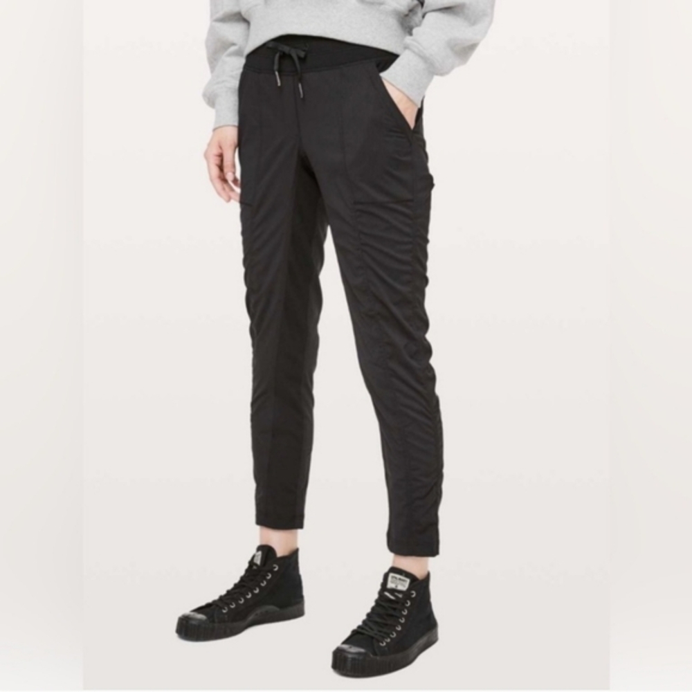 Lululemon Street to studio pant unlined 26" black